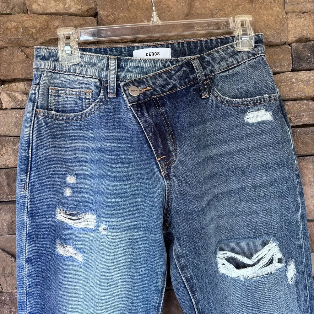 Blue Straight Leg‎ Distressed Jeans with Raw Hem